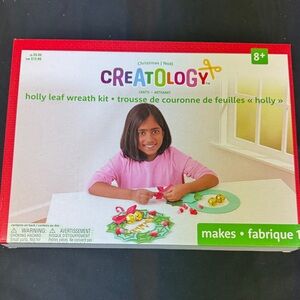 Creatology Holly Leaf Wreath Kit - Red and Green